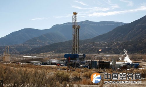 图释：美国科罗拉多州的一处天然气钻井平台（图片来源：Jim Urquhart/Reuters/Corbis）